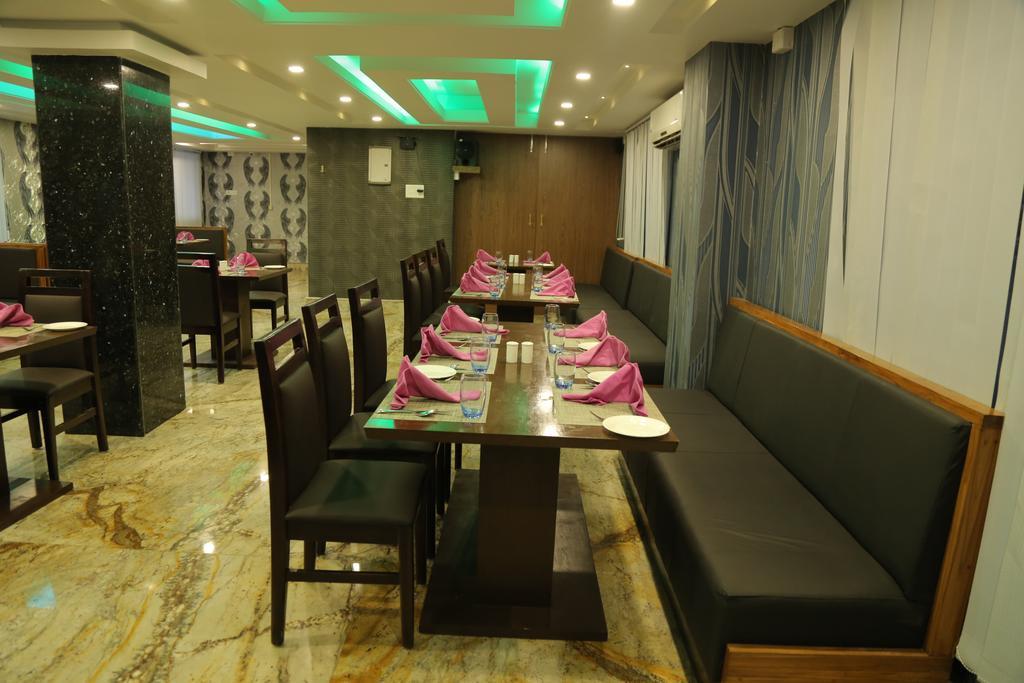 Hotel D' Sapphire Guwahati Exterior foto