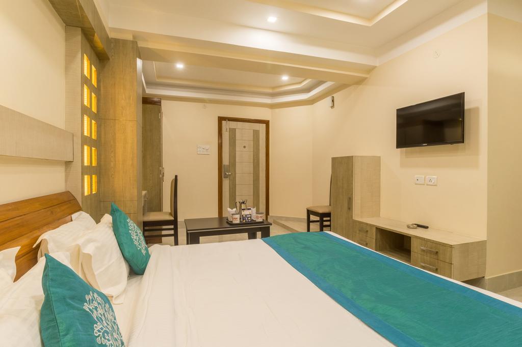 Hotel D' Sapphire Guwahati Exterior foto