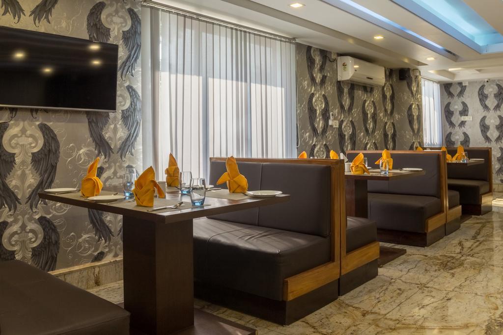 Hotel D' Sapphire Guwahati Exterior foto